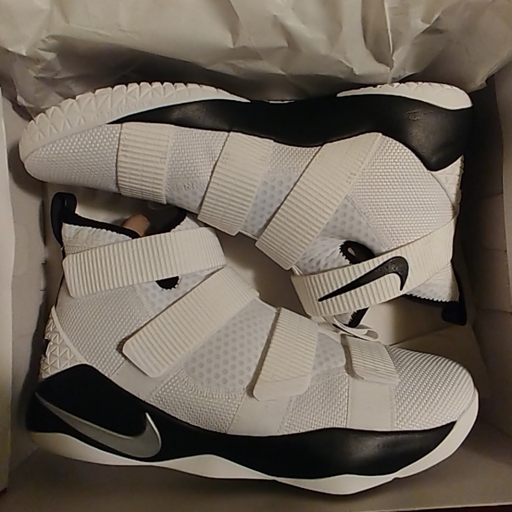 Nike LeBron Soldier XII